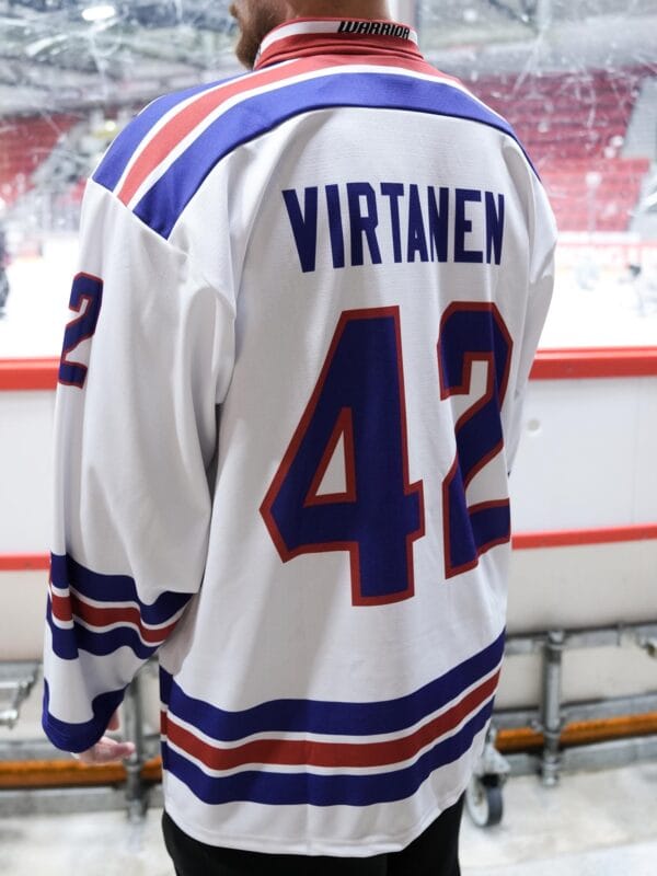 Juhlapaita Antti Virtanen #42